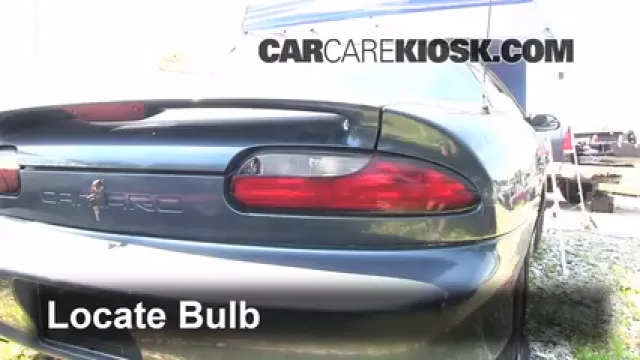 1994 Chevrolet Camaro 3.4L V6 Coupe Éclairage Feu clignotant arrière (remplacer l'ampoule)